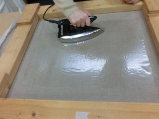 裏打ちと接着剤 絵画の保存修復作業21