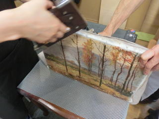 木枠への張り戻し 絵画の保存修復作業27