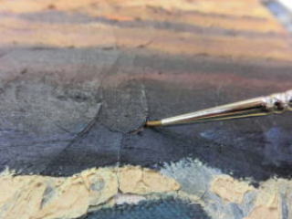 膠を注入し、剥離止め